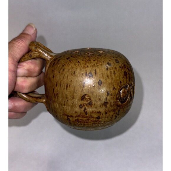 Vintage POTTERY CHEESE SHAKER Wide Handle, Cork 1983 Country Farm Rustic Kitchen - Picture 8 of 8